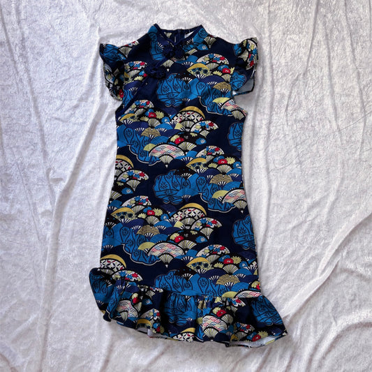 Cheongsam Qipao dress with ruffle details on the sleeves & bottom 🎏