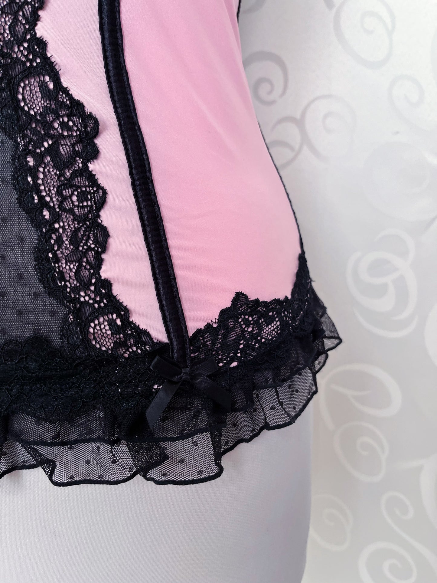 Dark coquette pink corset top with lace details 🎀🕷️
