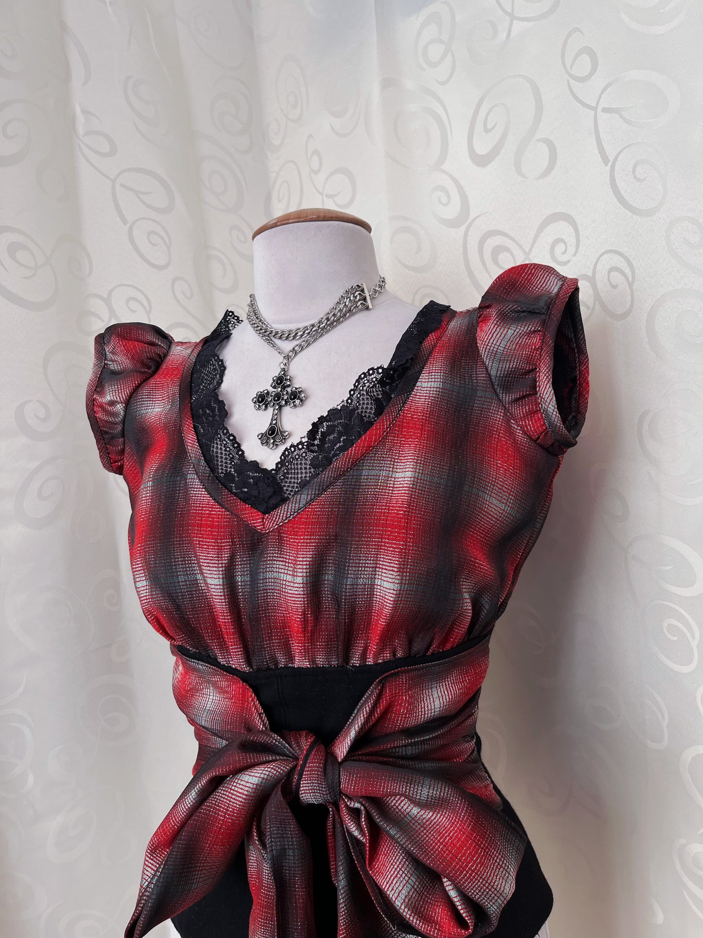 MISS SIXTY 00’s tartan boned top with big bow detail 🖤❤️