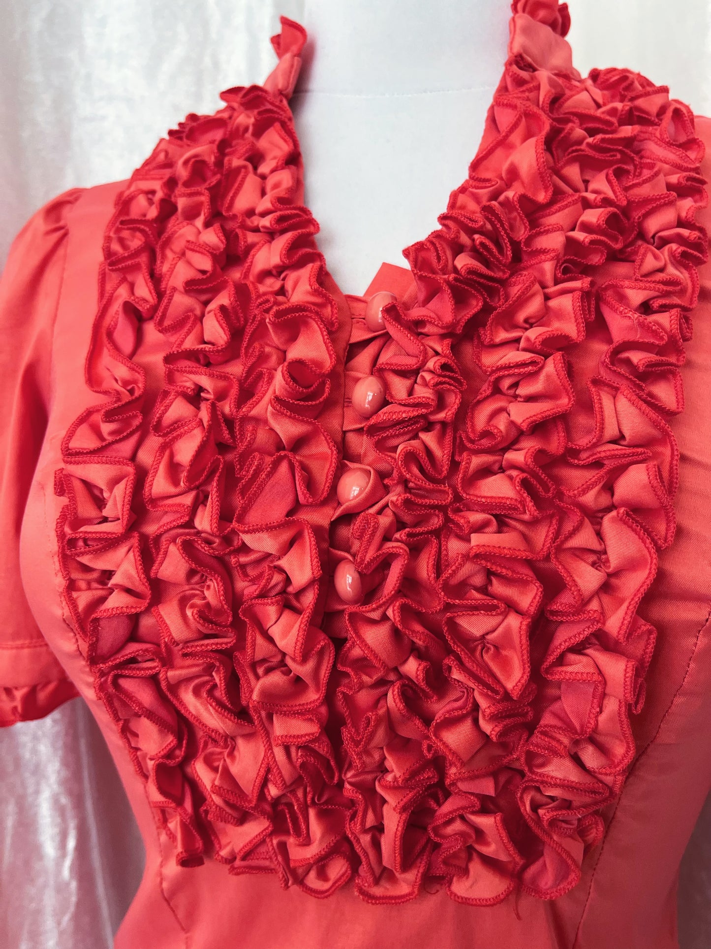 Cutest 00's coral ruffle shirt 🍑