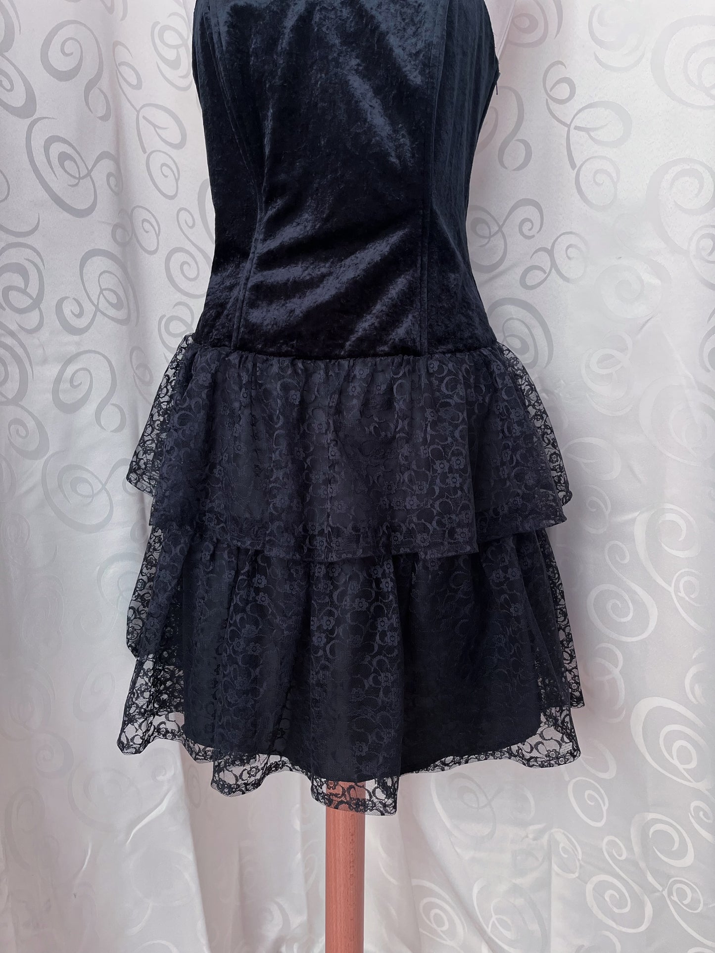 00’s Gothic ballerina style lace & velvet dress 🦇🌀