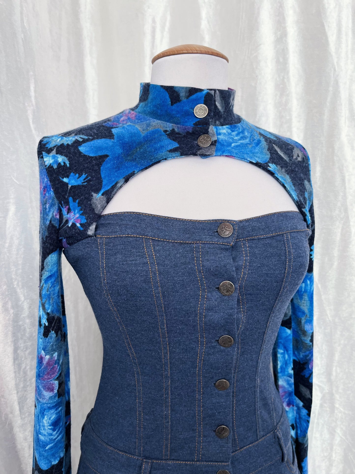 00’s AMNESIA cute denim dress with floral shoulder sleeves & turtleneck 🪻🪽