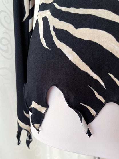 Hot zebra print asymmetrical top with lace-up detail 🦓🖤