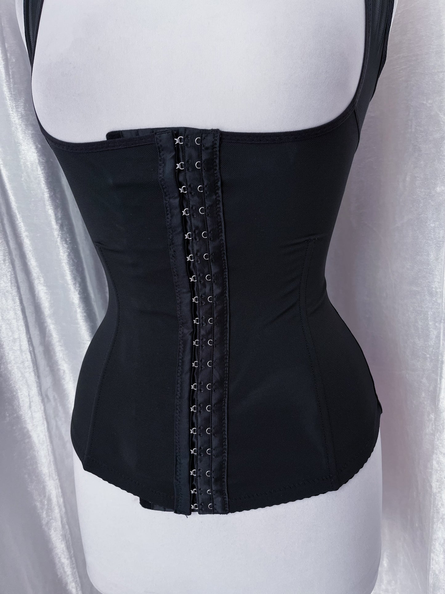 Alternative mesh training corset 🕸️