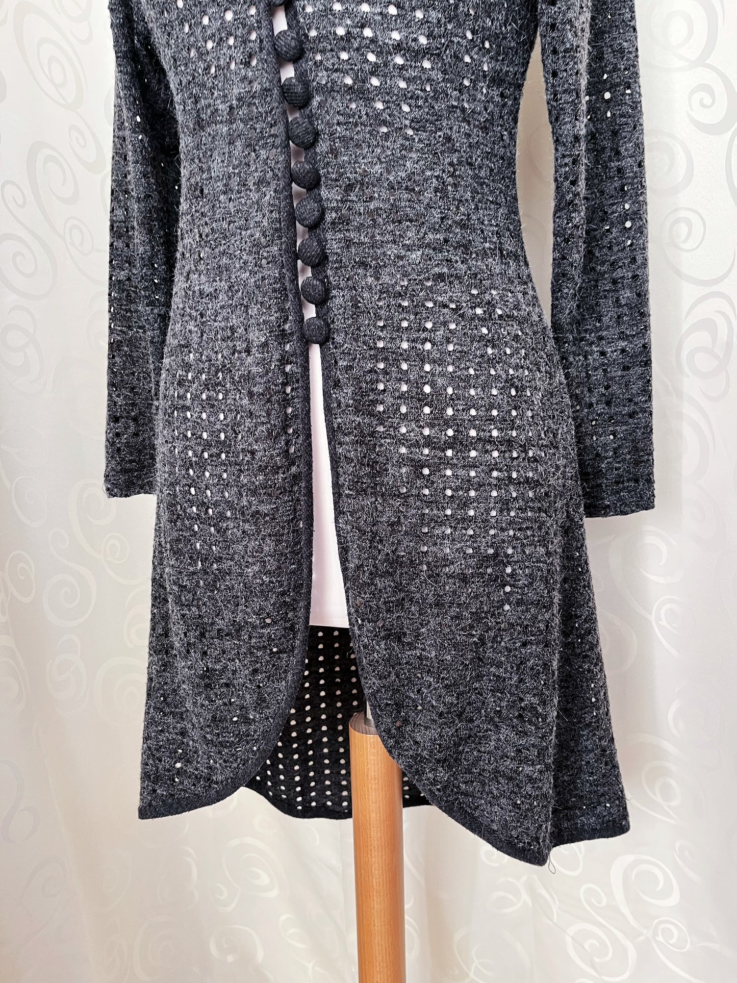 00’s comfy grey knit cardigan 🌀🦇