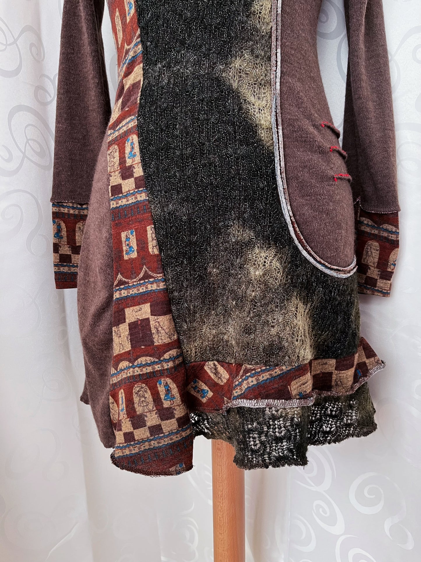 00's Whimsy Twee dress with beautiful egyptian design and faux mohair feel 🌒🍎