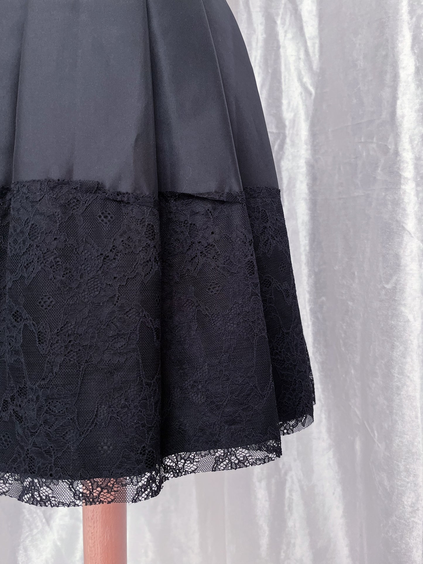 Dark coquette black skirt with lace detail 🌹