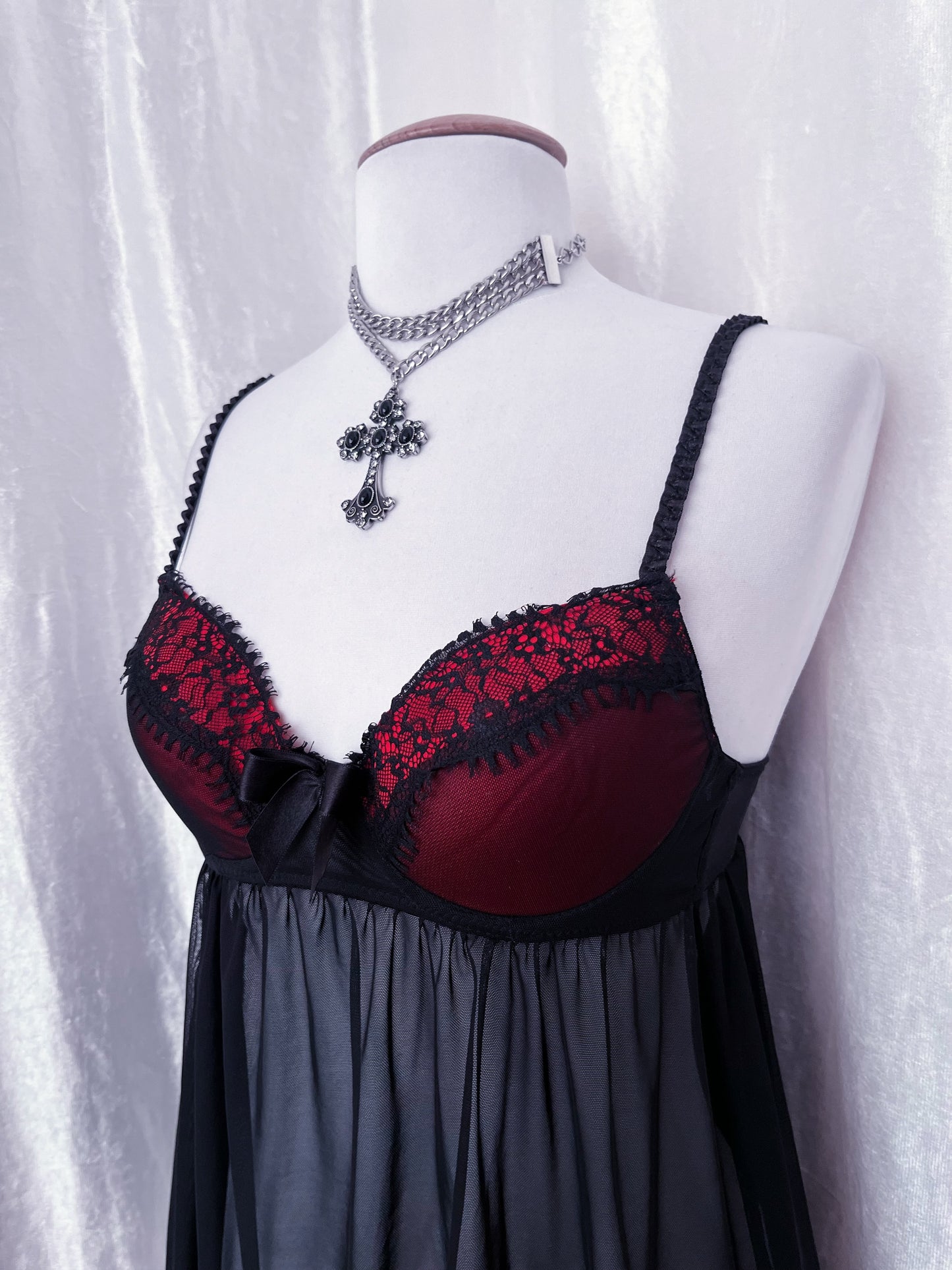 Gothic mesh red & black bustier top 🌹🕸️