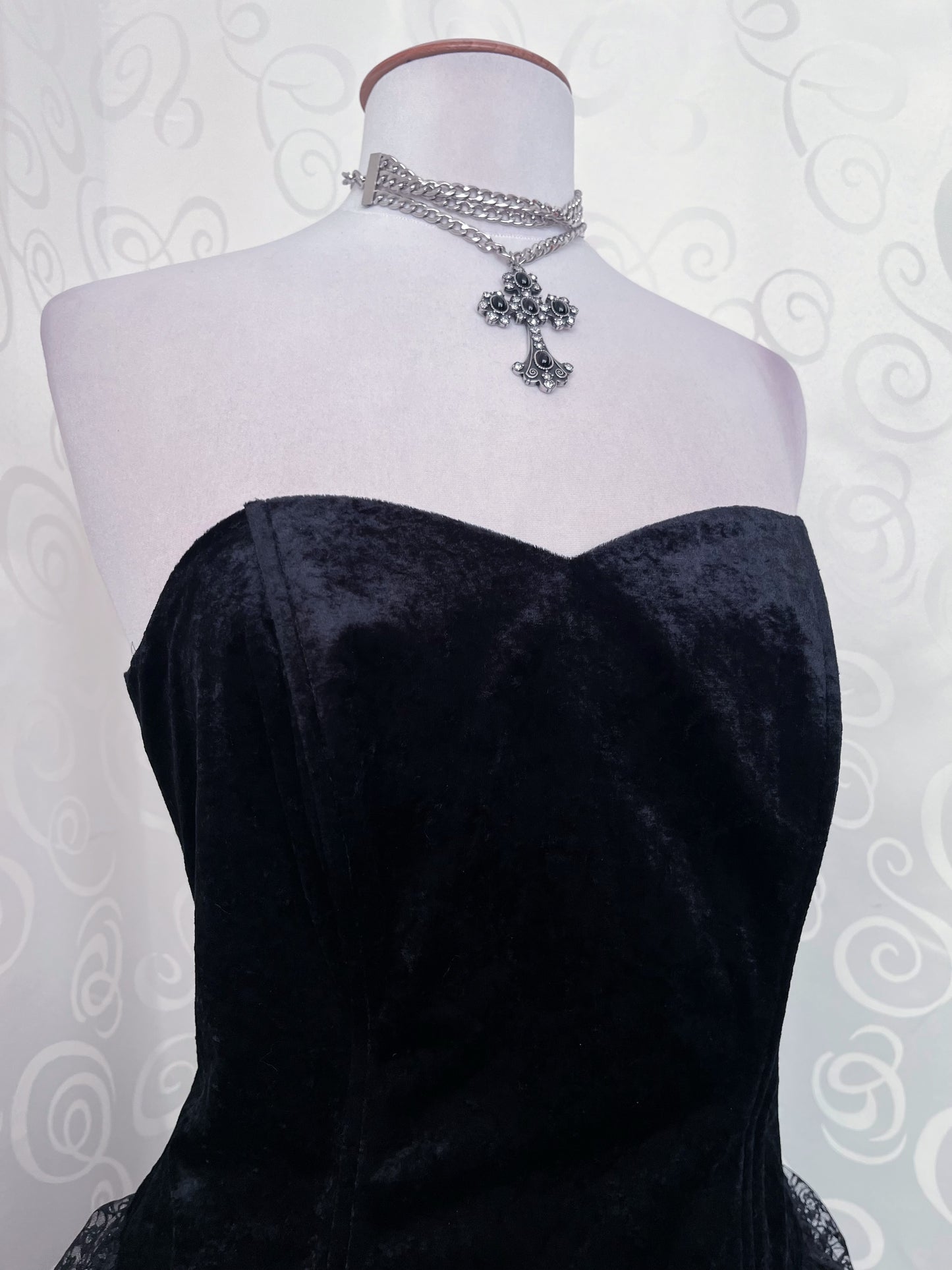 00’s Gothic ballerina style lace & velvet dress 🦇🌀