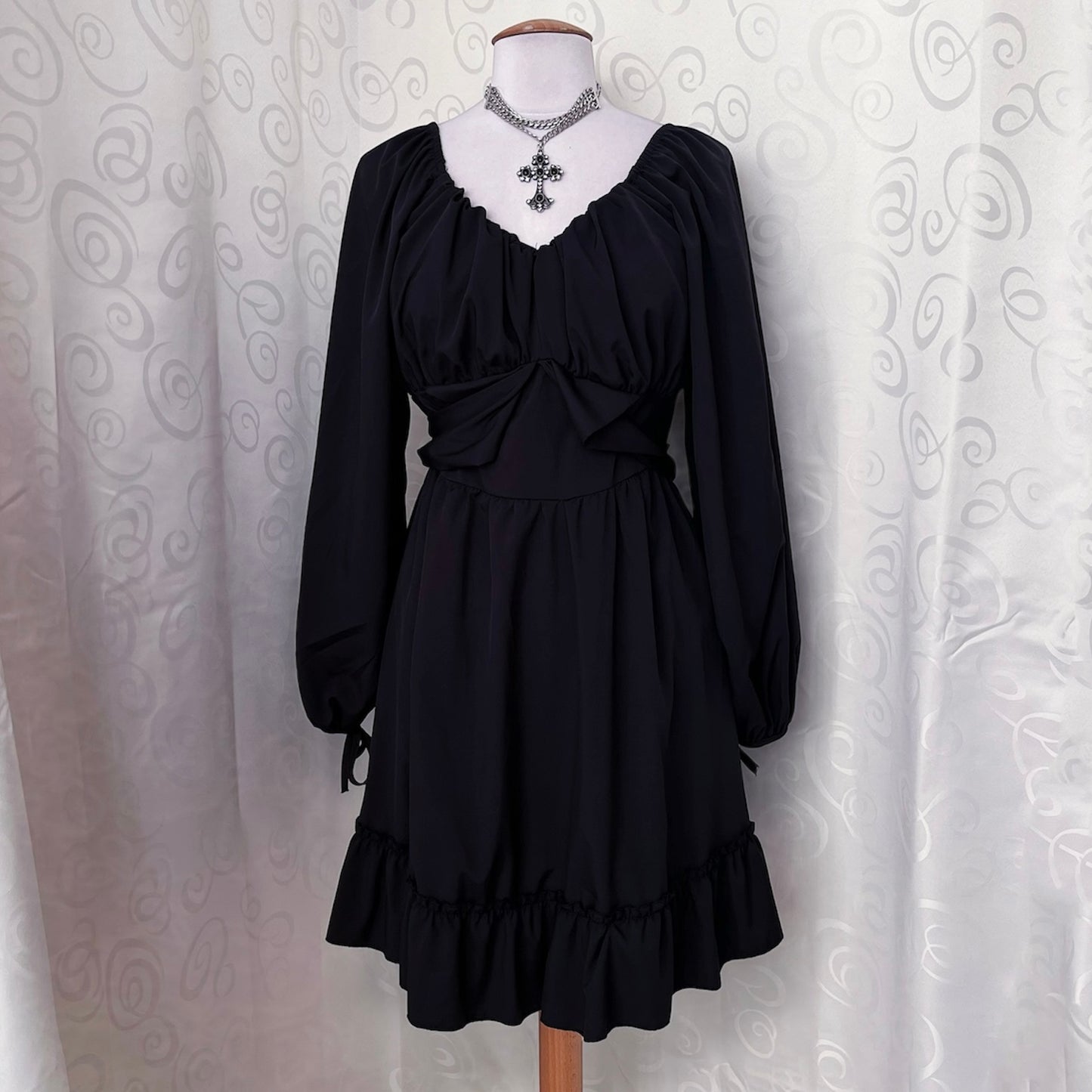 Modern gothic black dress 🖤