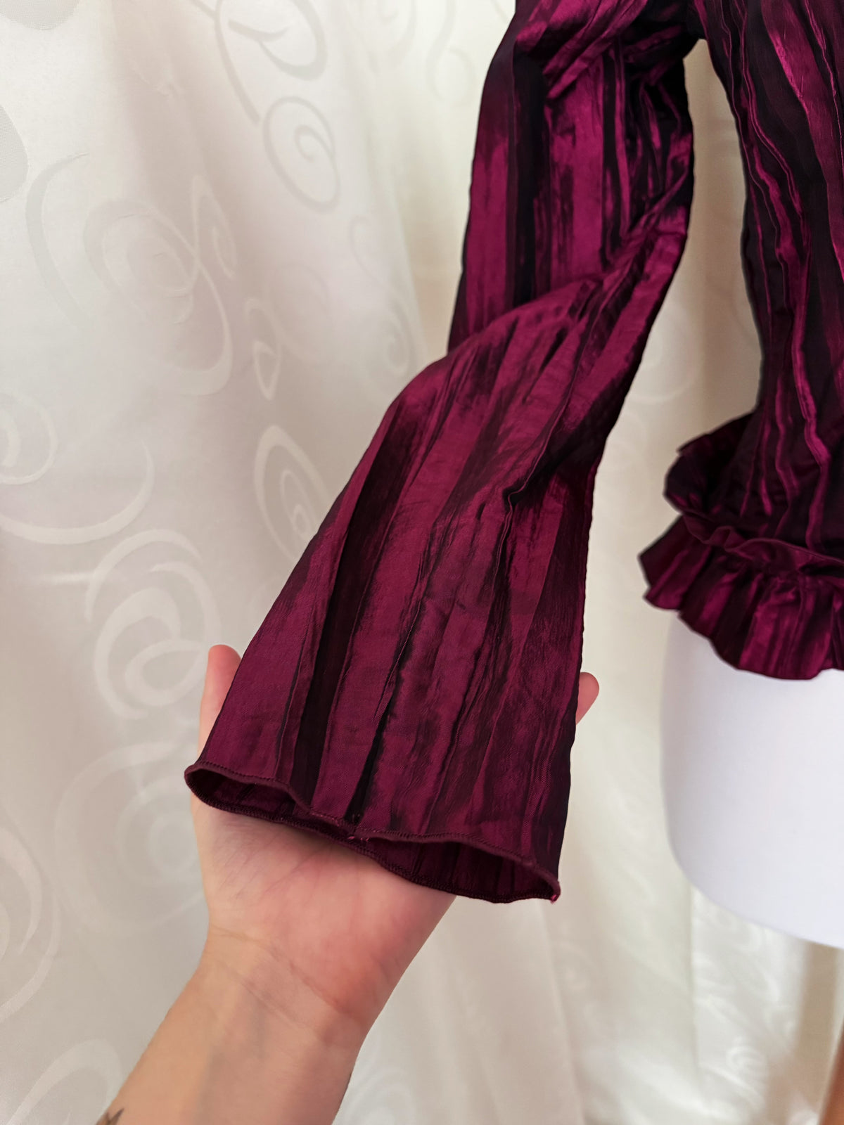 00’s Whimsygoth vampire burgundy ruffle shirt 🫀