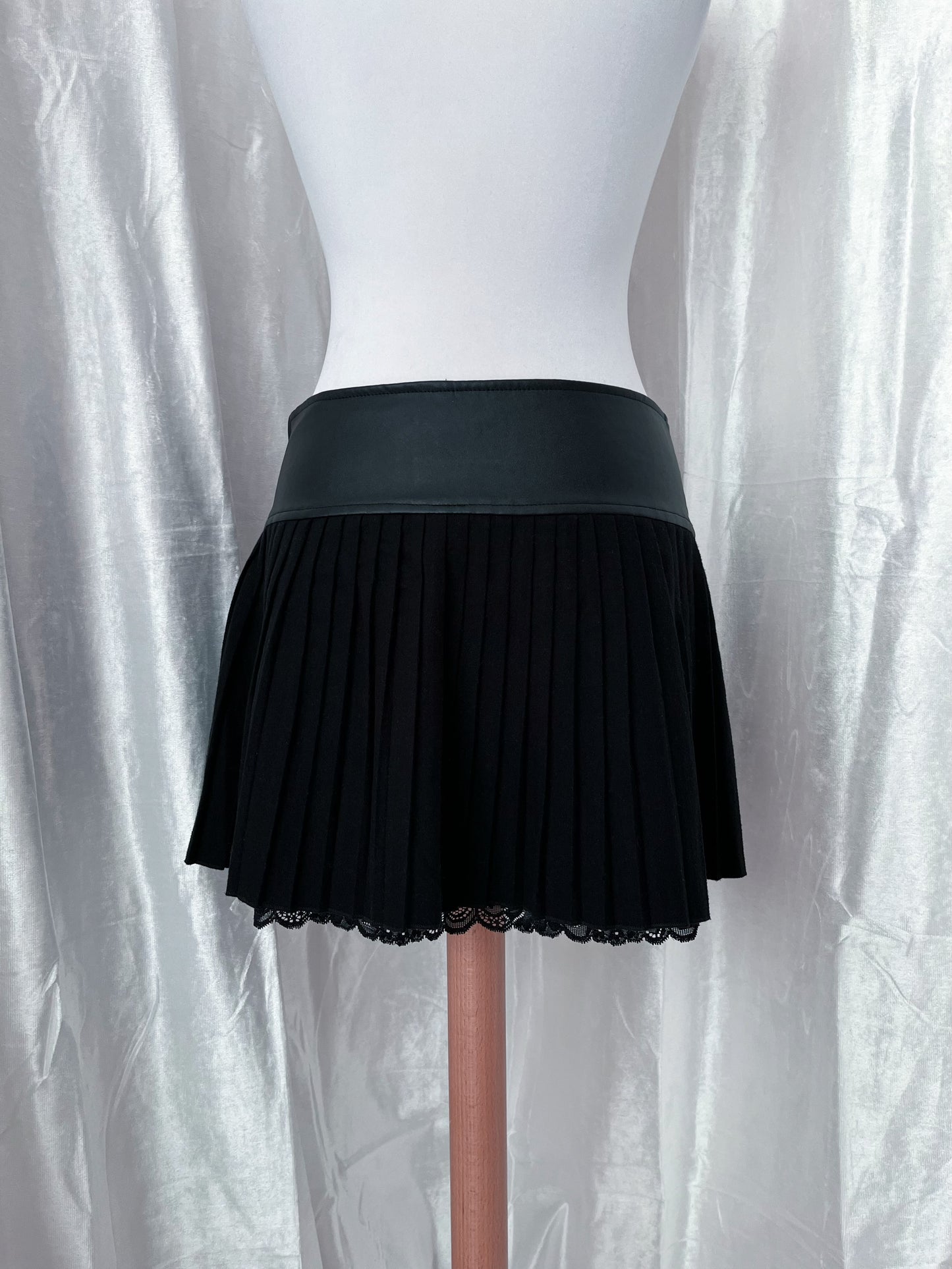Gothic black faux leather winter skirt 🎀
