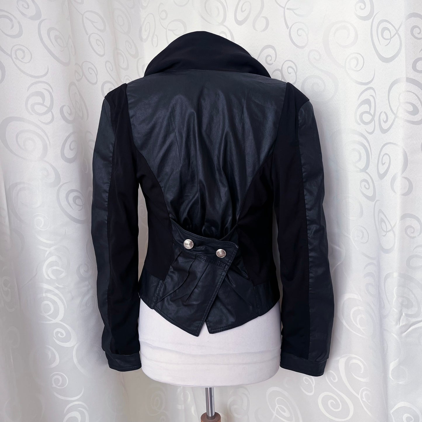 00’s gothic faux leather light jacket 🦇