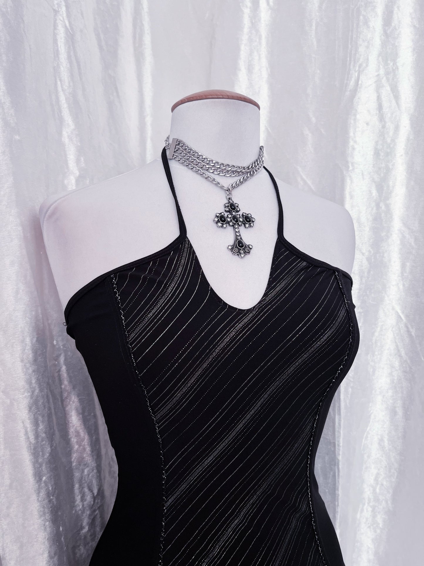 00’s halter top with lace-up back detail 🦇
