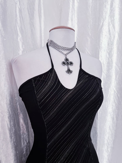 00’s halter top with lace-up back detail 🦇
