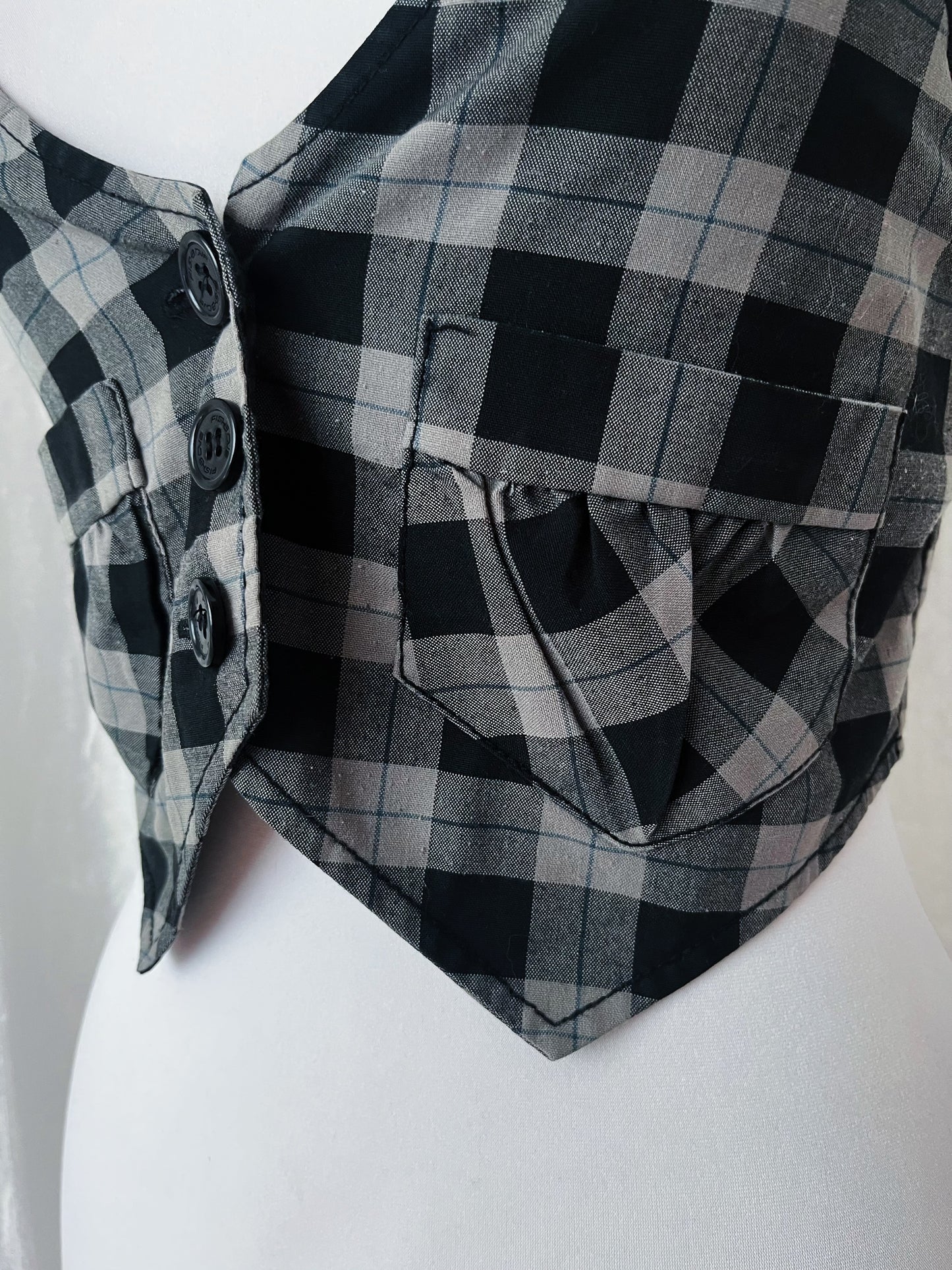 00’s Fishbone dark academia crop plaid vest 📓🌀