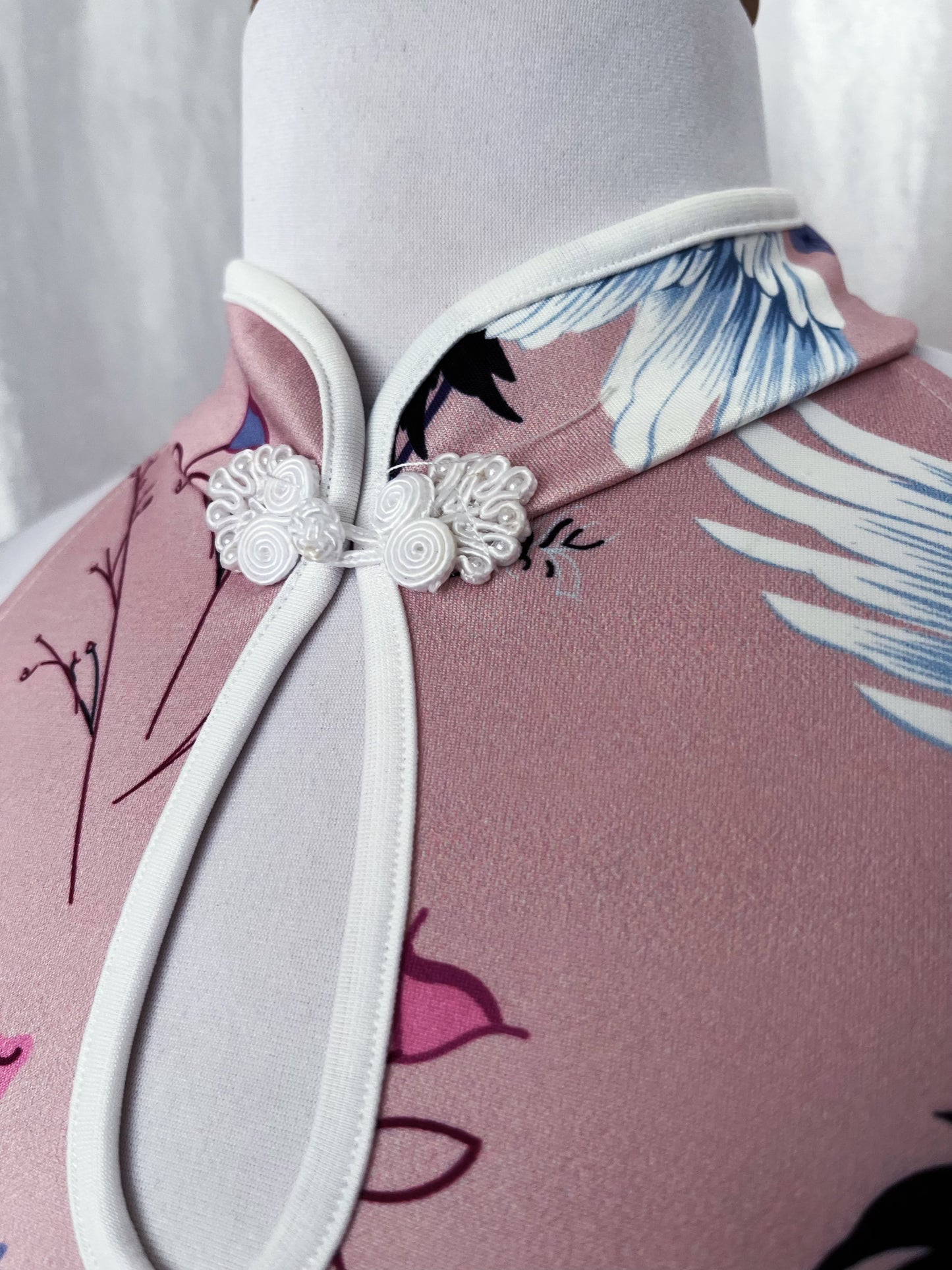 Chinese Modern pink Qipao dress with cutout details 🎀🍥