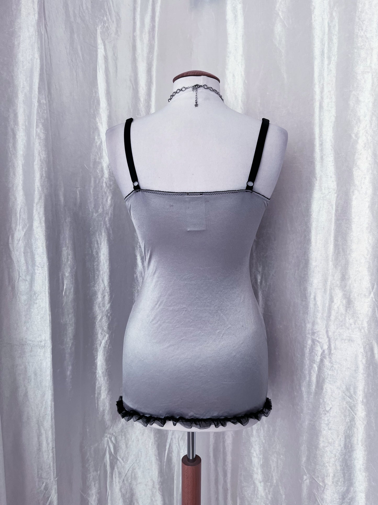 Stunning silver & lace nightgown 🩶🖇️