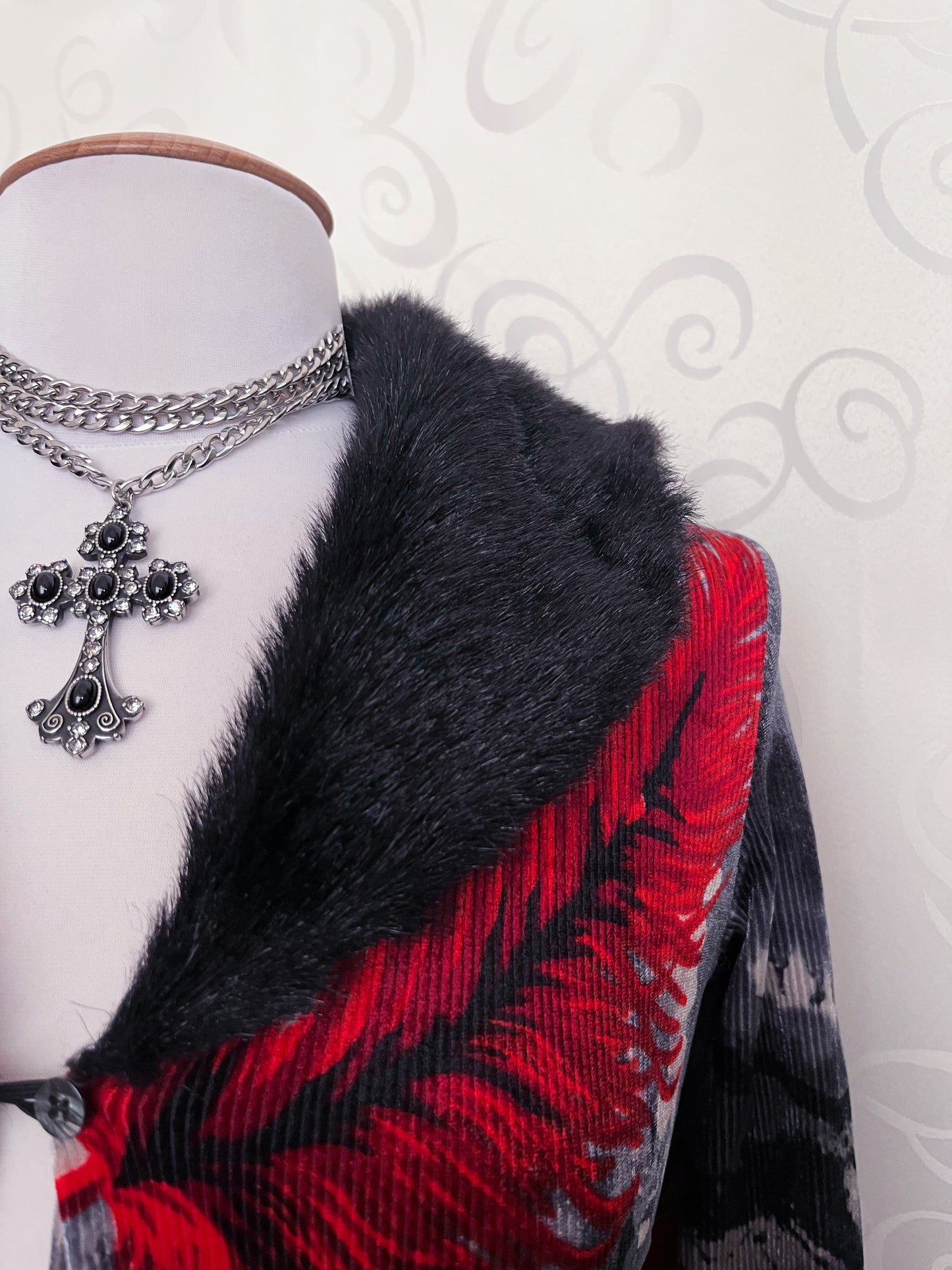 00’s iconic velvet cardigan with faux fur neckline ❣️