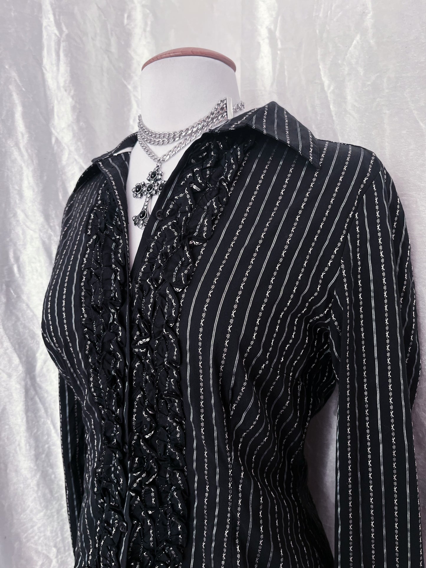Deadstock gothic striped shirt with ruffle details 🦇