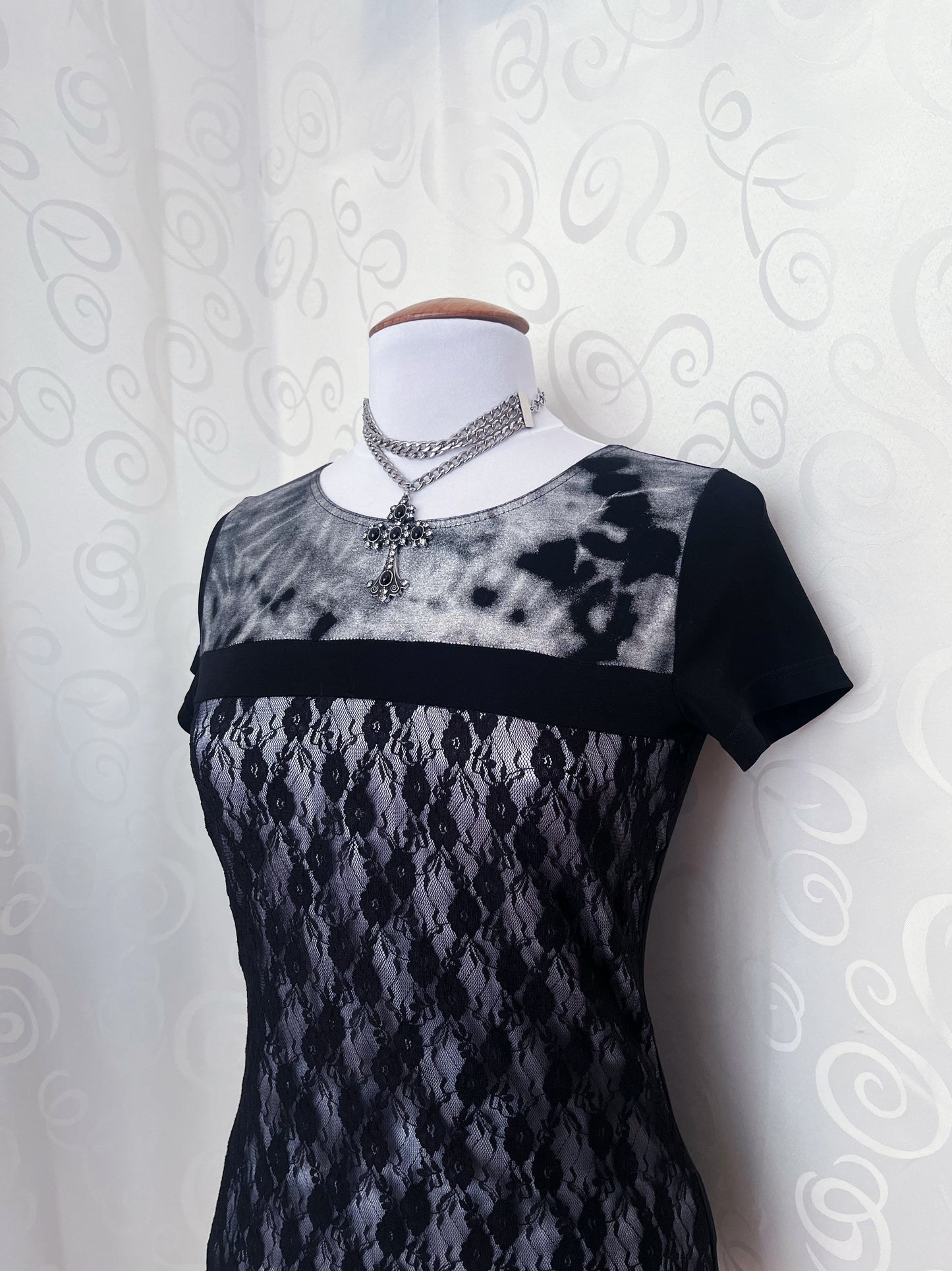 00’s whimsygoth lacey silver tee 🖤