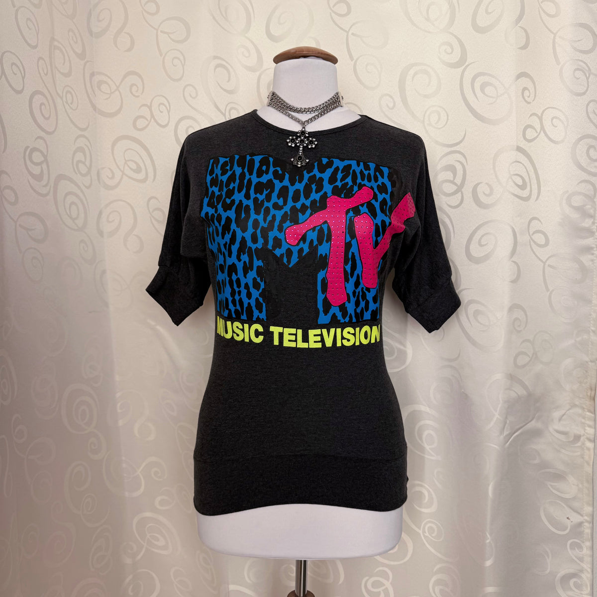Iconic MTV animal print tee 🐾🎀