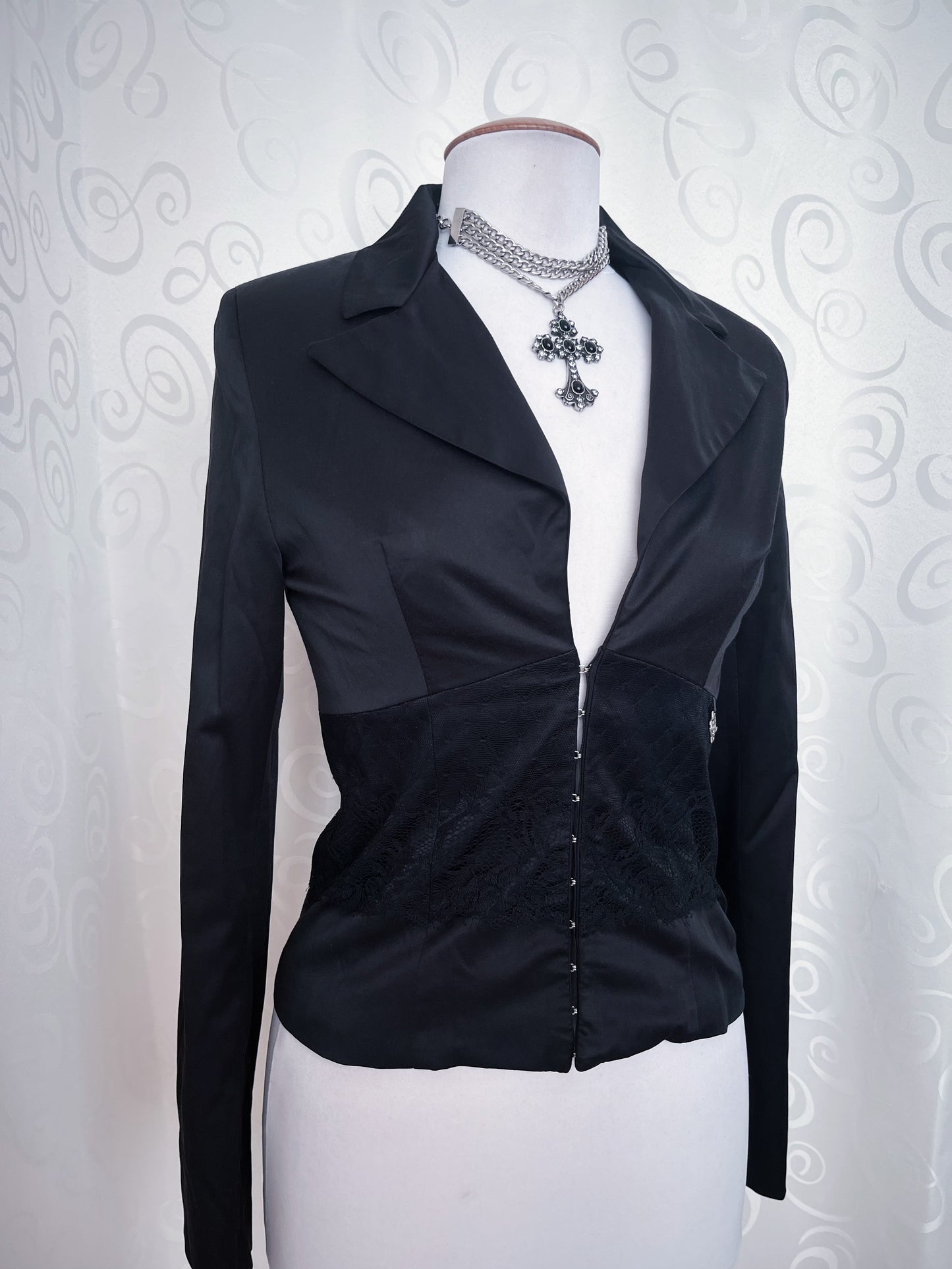 00’s Gothic black blazer with lace detail 🦇🕸️