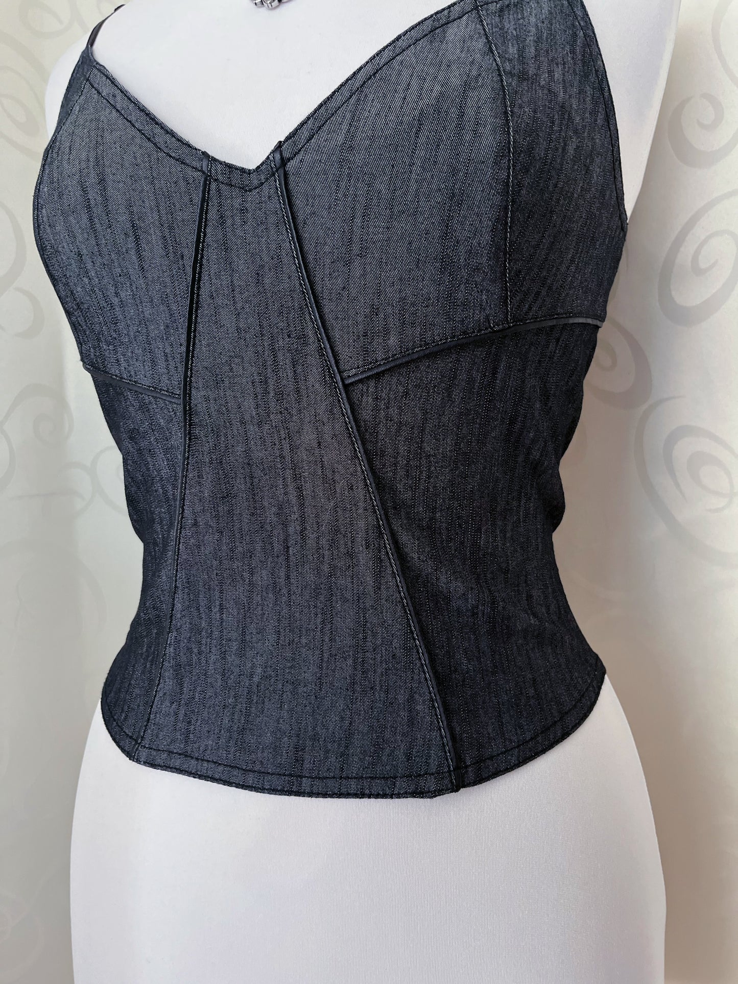 00’s iconic denim lace-up corset top 🖤🕷️