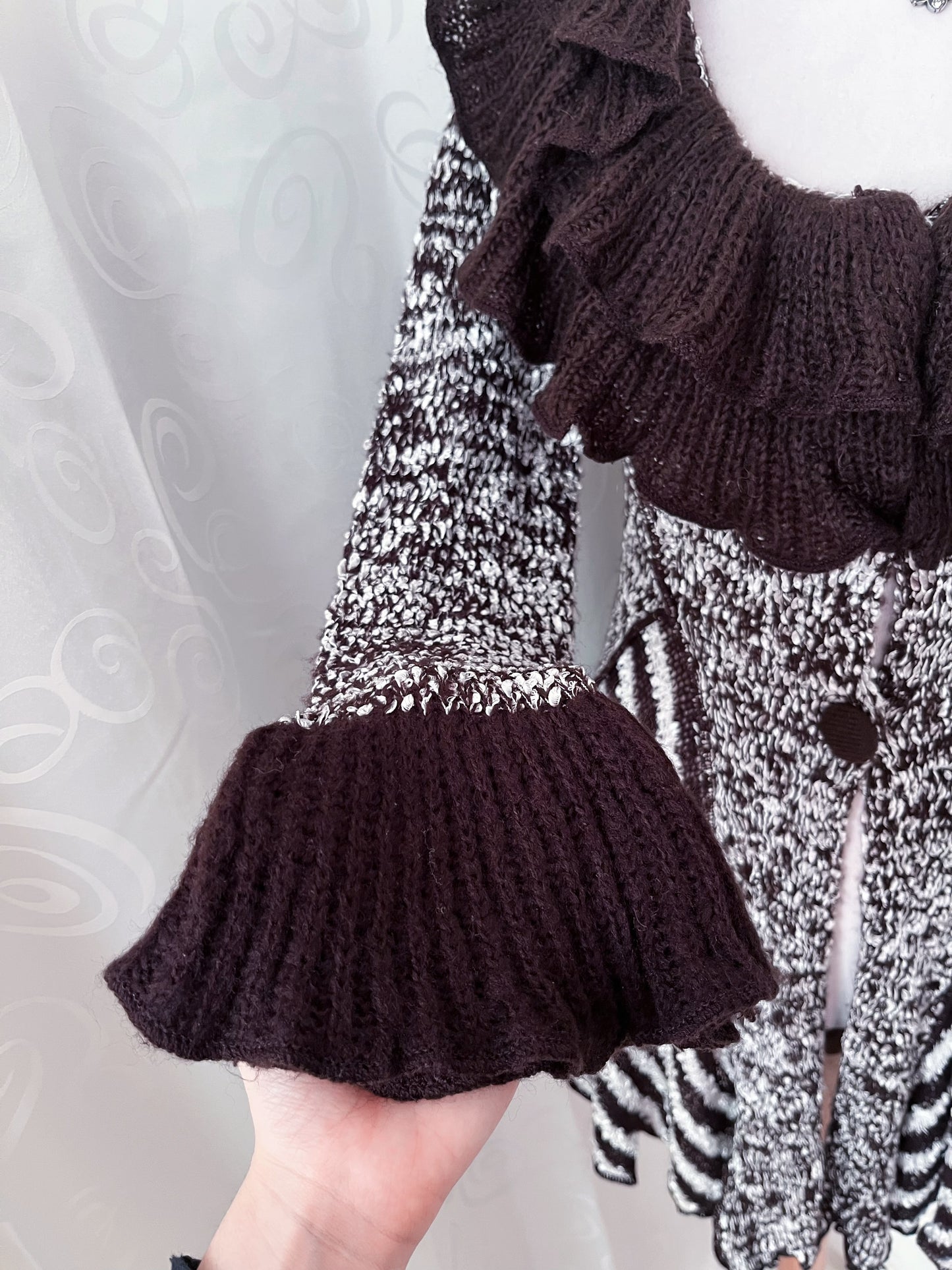 00’s witchy/whimsygoth brown & grey ruffled duster 🐌🧙🏻