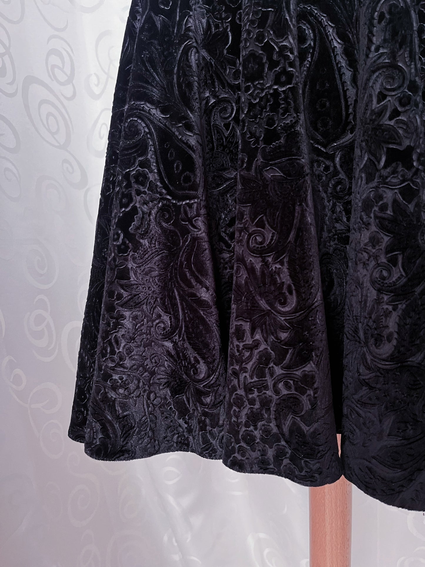 Gothic velvet embossed black midi skirt 🫀🦇