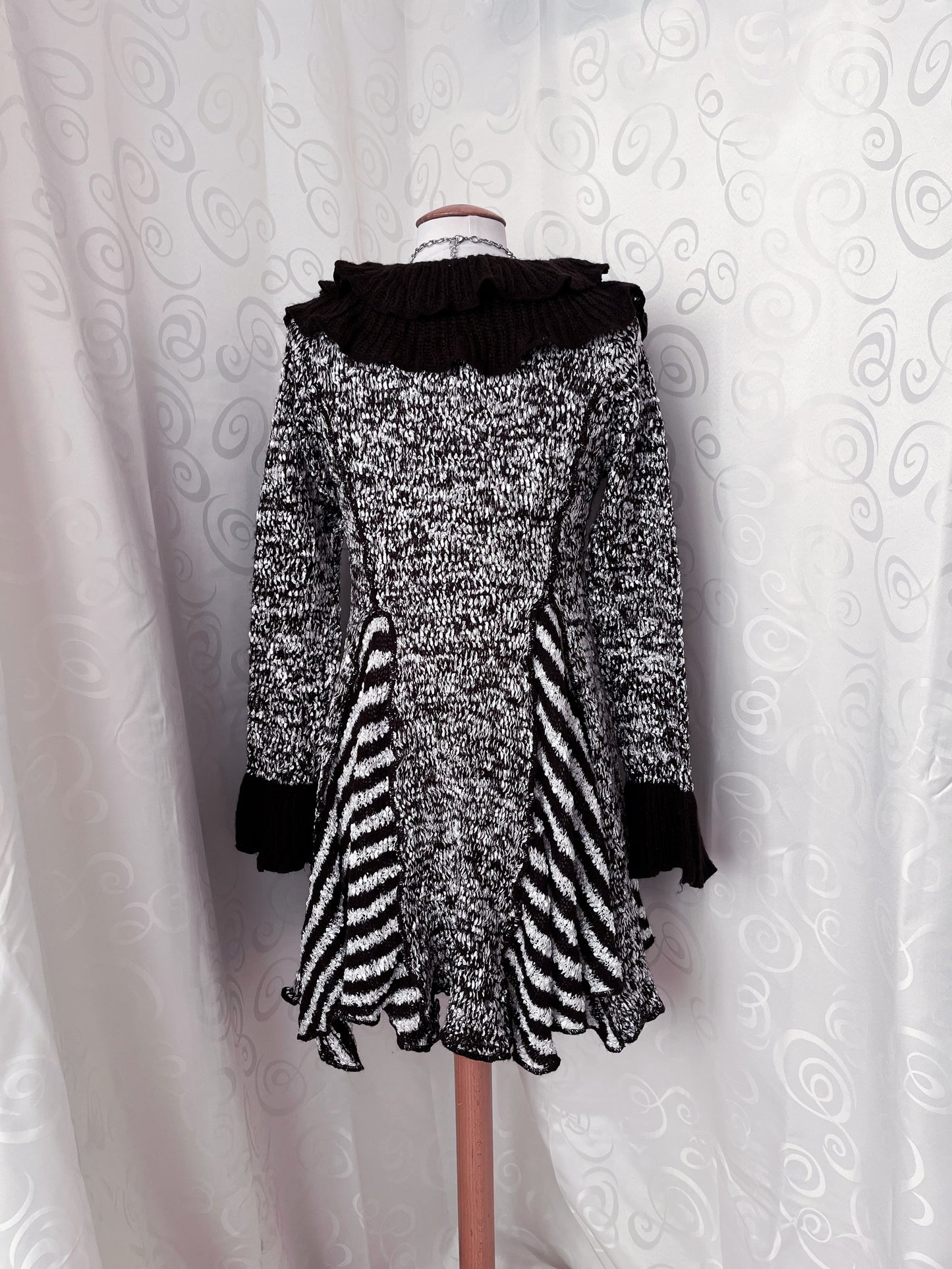 00’s witchy/whimsygoth brown & grey ruffled duster 🐌🧙🏻