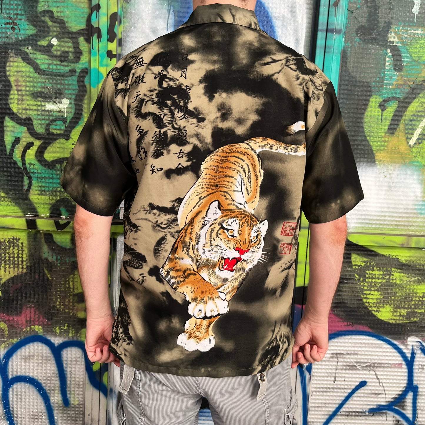 Vintage Asian style tiger shirt 🐅