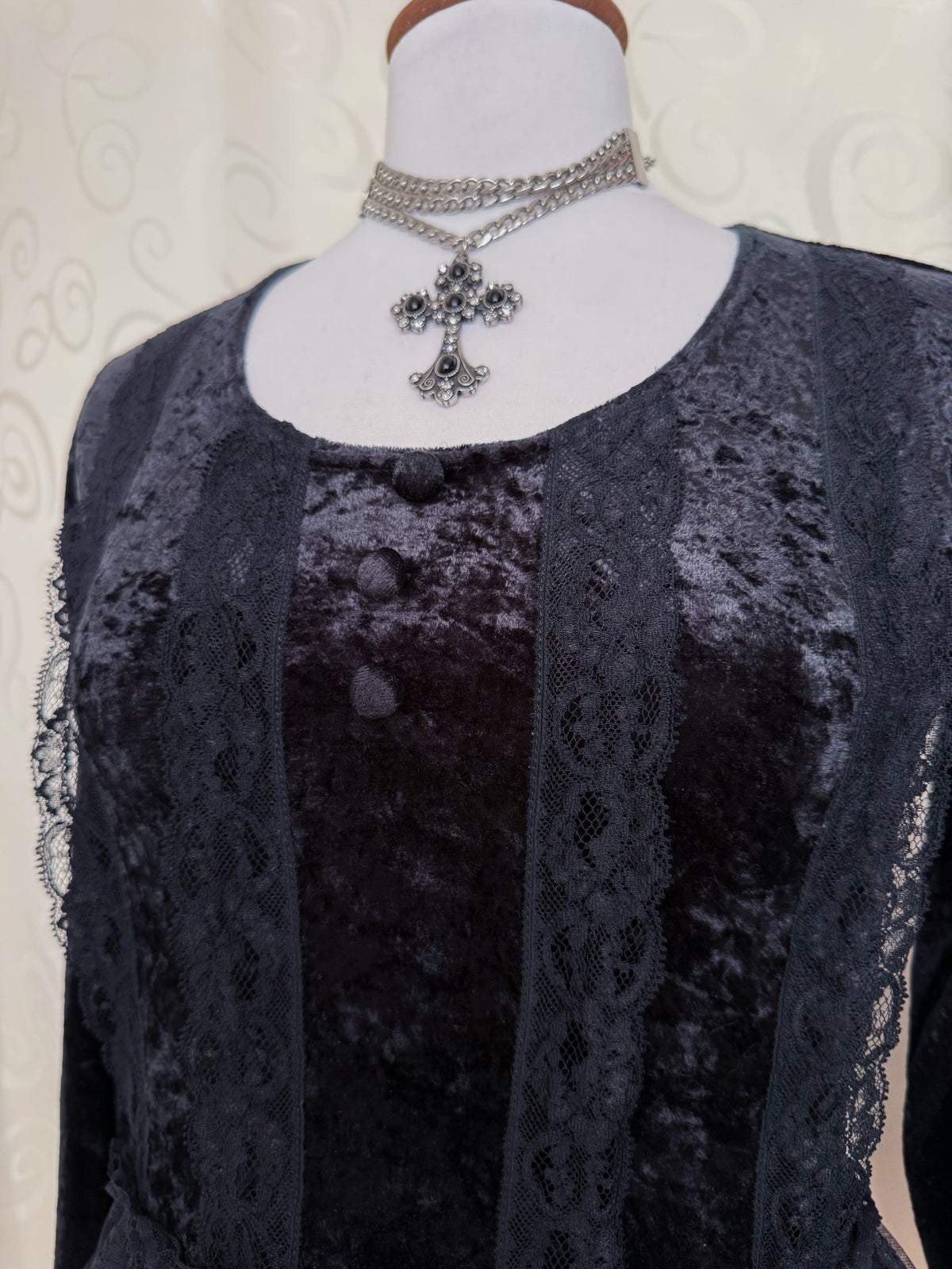 Gothic/Whimsygoth black velvet top with lace details 🦇