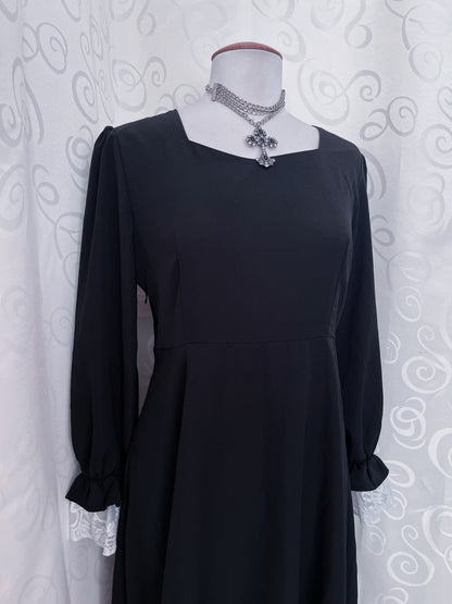 Modern Asian Gothic lolita black dress with white lace details 💜🦇