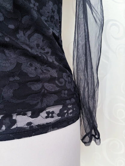 Gothic lacey top with puff mesh sleeves 🕷️