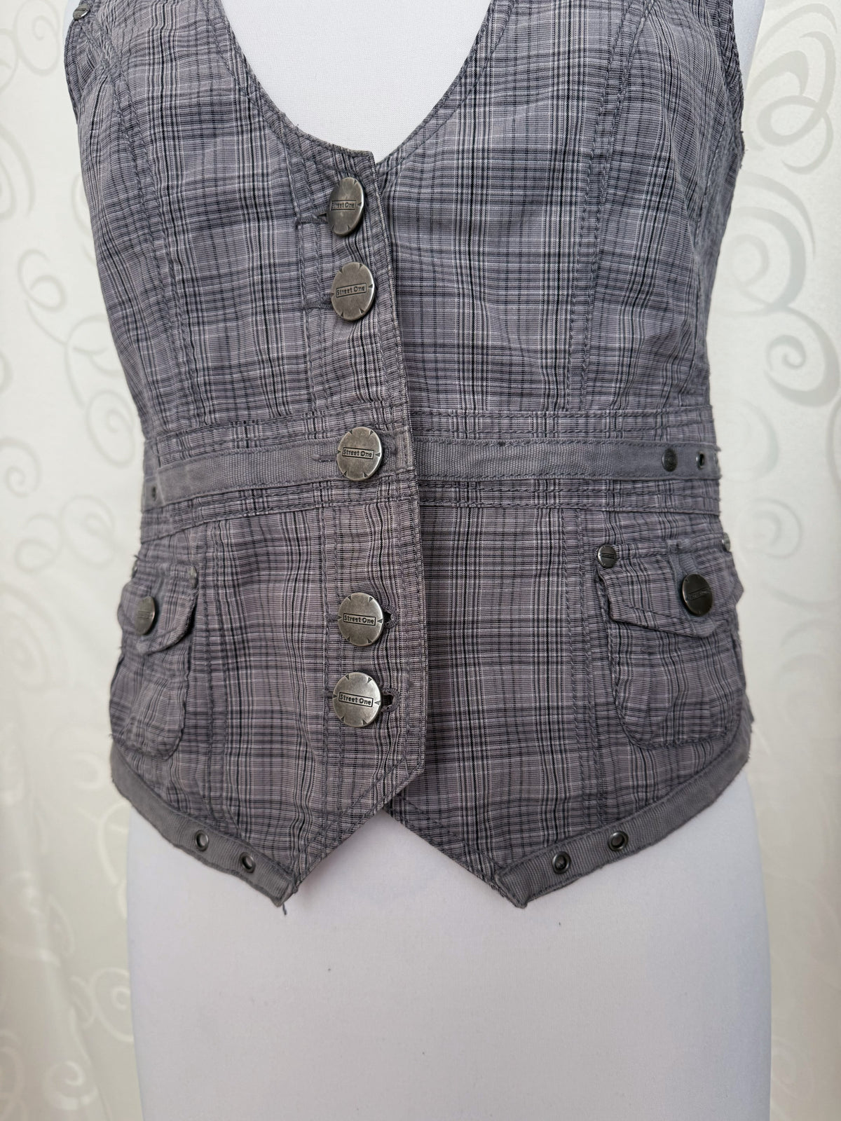 00’s grey plaid vest 🦝🗝️