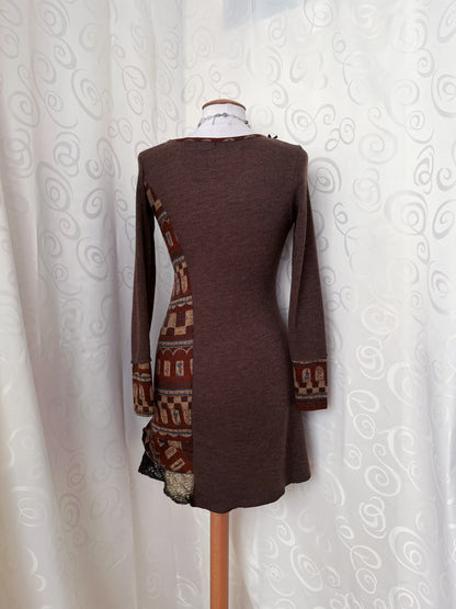00's Whimsy Twee dress with beautiful egyptian design and faux mohair feel 🌒🍎