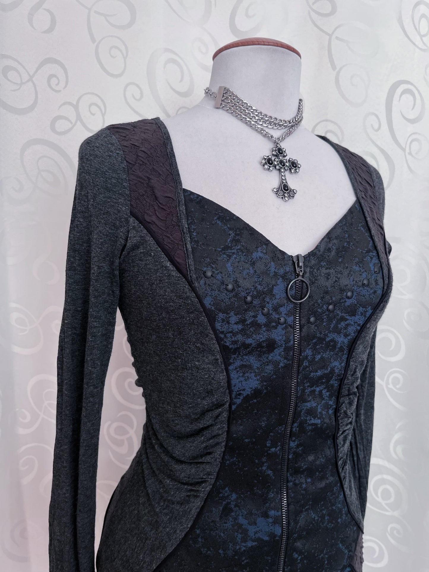 Gothic victorian style grey zip-up dress 🦇