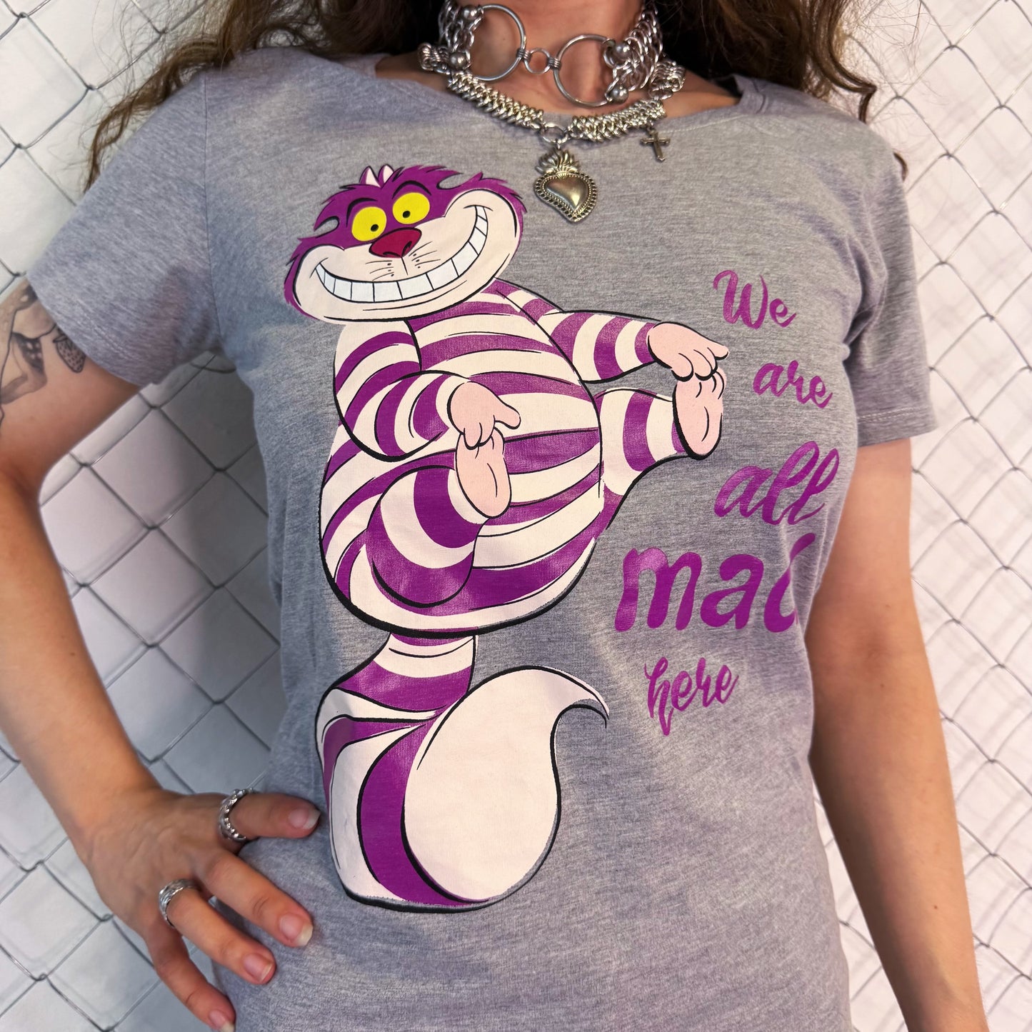 Alice in Wonderland Disneyland Paris cheshire cat grey tee 💞🐈‍⬛♠️♦️
