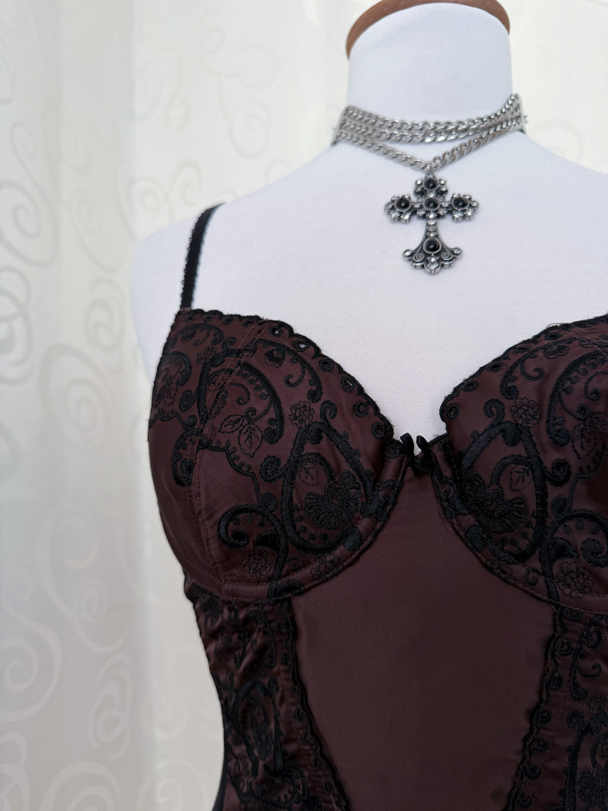 00’s whimsygoth brown corset top with mesh & embroidered detail 🐌🧚🏾