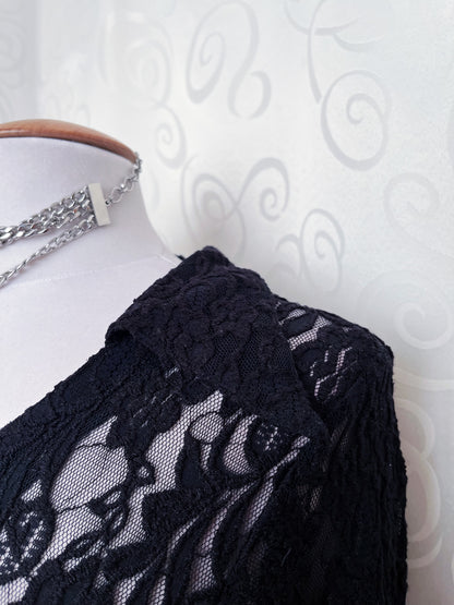 00’s Witchy lacey shirt with pointy details 🕷️🦇