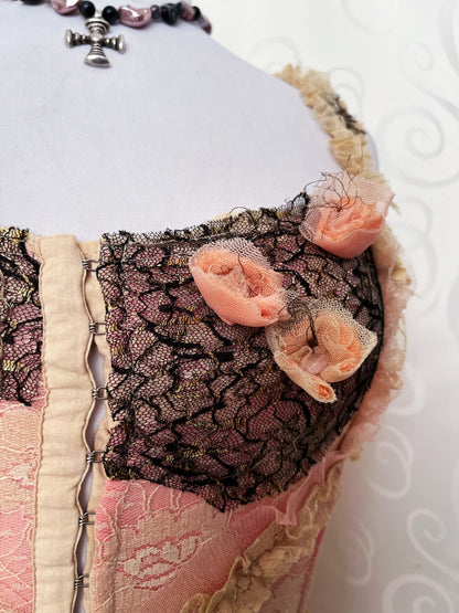 Iconic 00’s fairy rose & beige lace corset top 🌸🪷