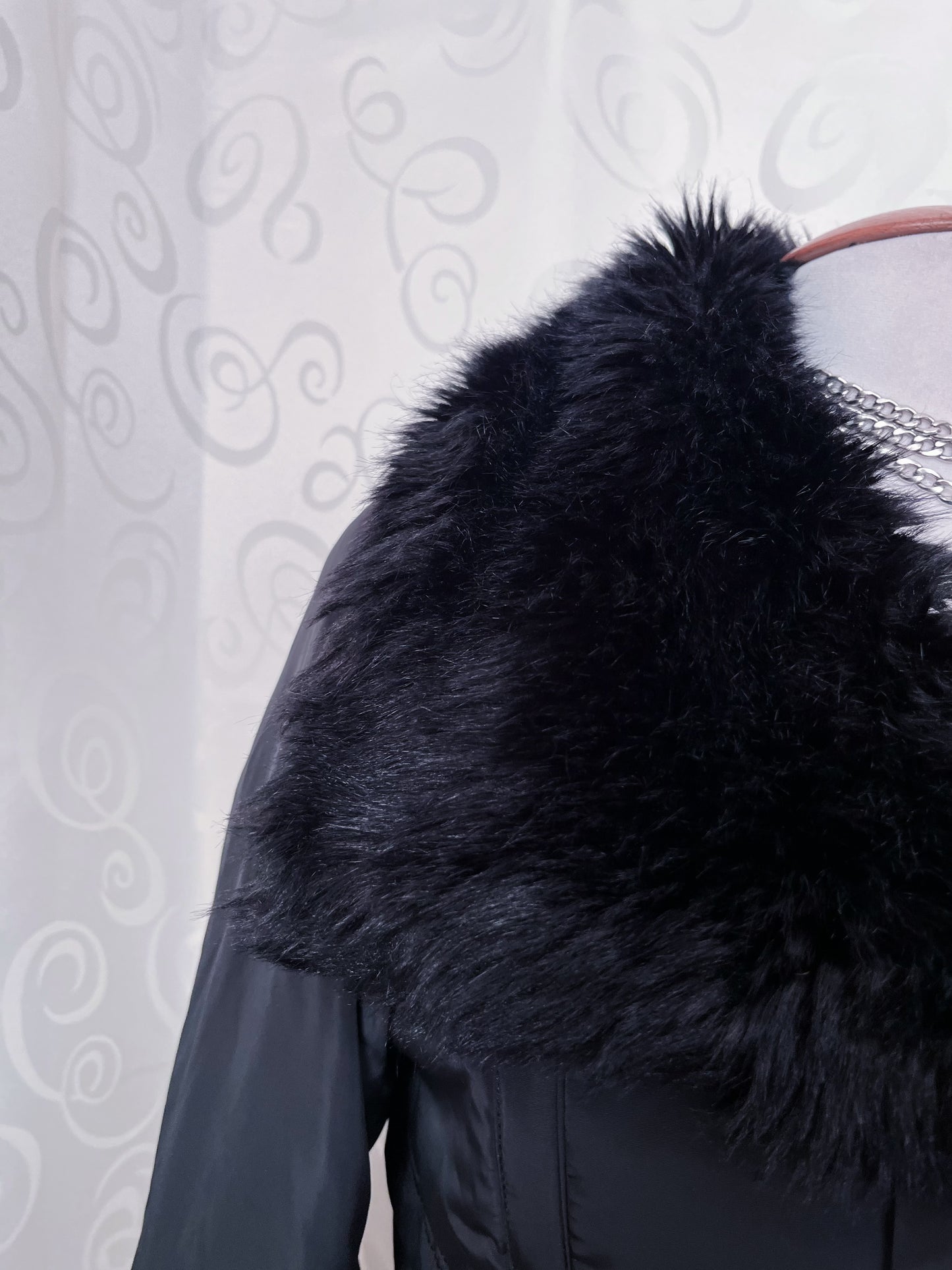 Gothic / Jirai kei style black coat with faux fur neckline 🕷️🦇