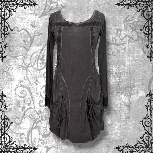 00’s Knight/Medieval style grey dress with bead details & pockets 🗡️