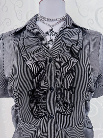 00’s Gothic/Jirai Kei ruffle shirt 🖤🌀