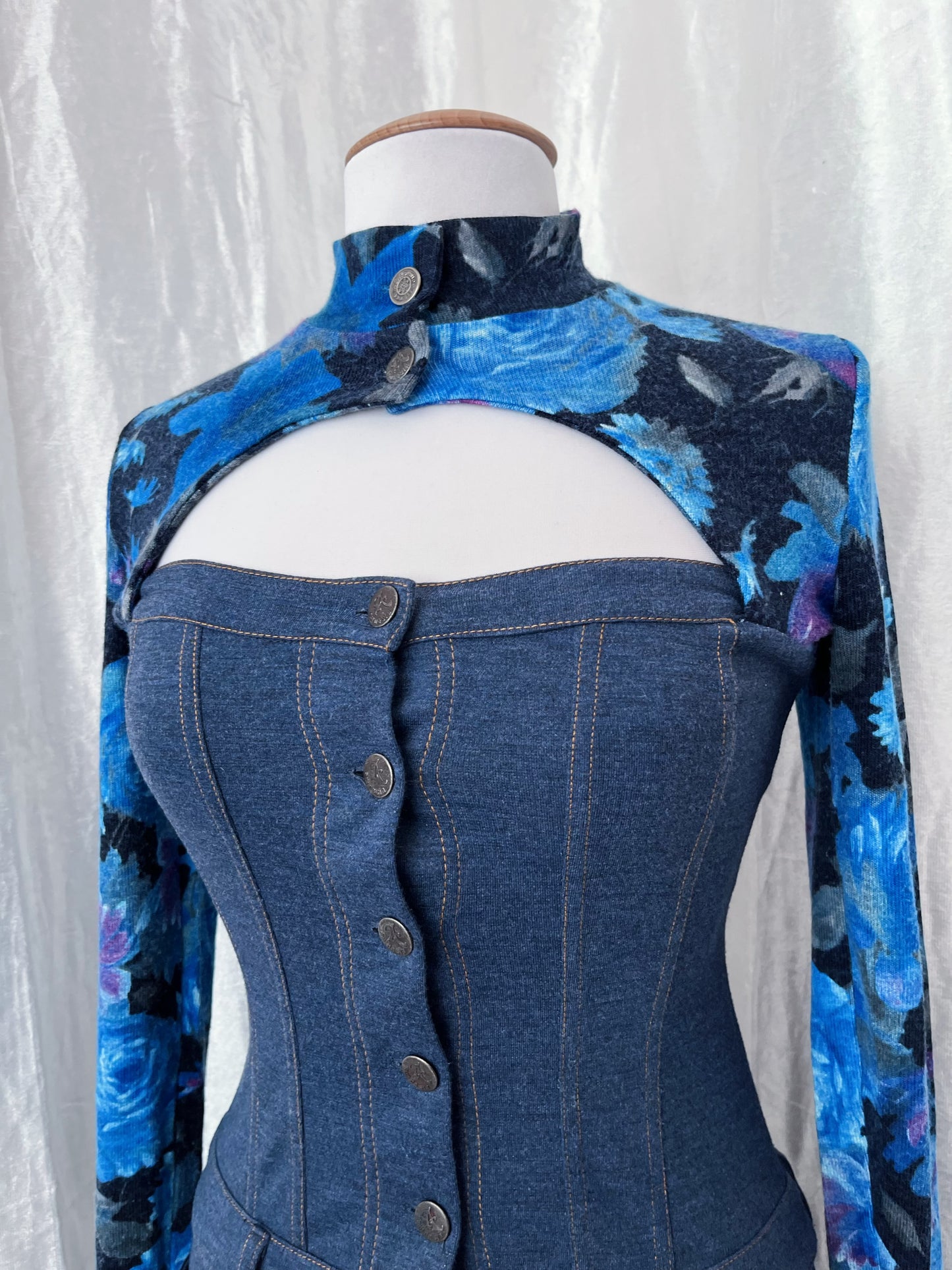 00’s AMNESIA cute denim dress with floral shoulder sleeves & turtleneck 🪻🪽