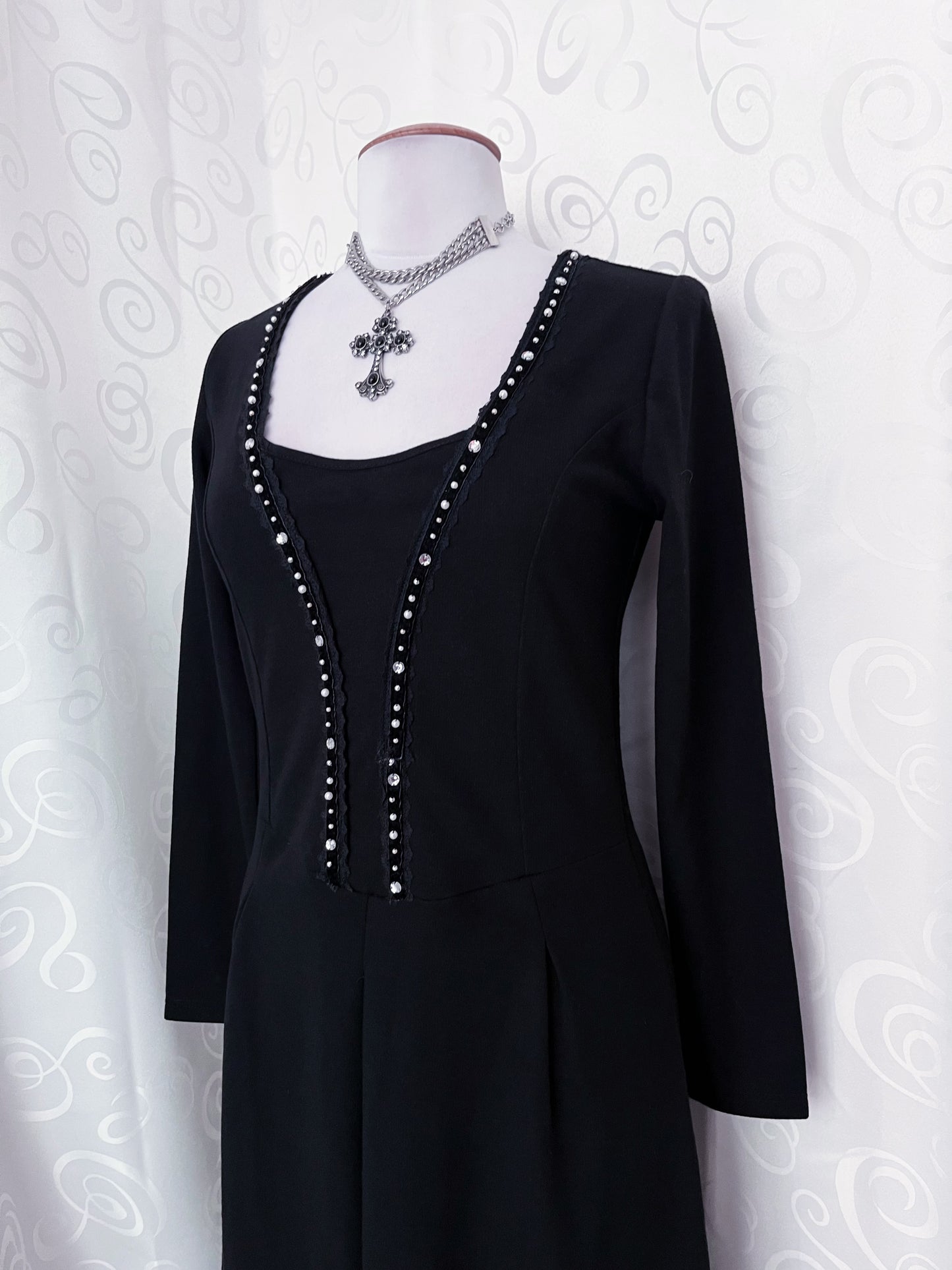 Gothic Melrose maxi dress with small velvet detail 🕷️🕸️