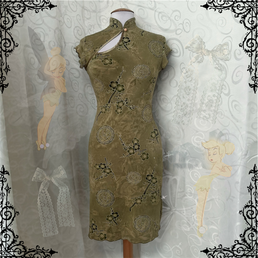 00’s whimsy Qipao green dress 💚🐍