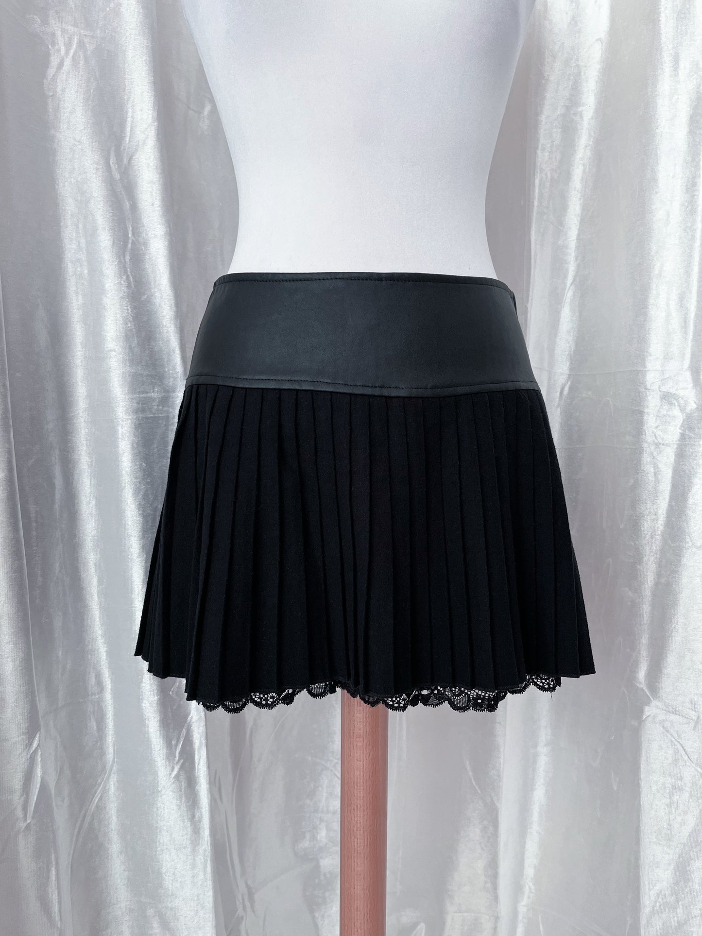 Gothic black faux leather winter skirt 🎀