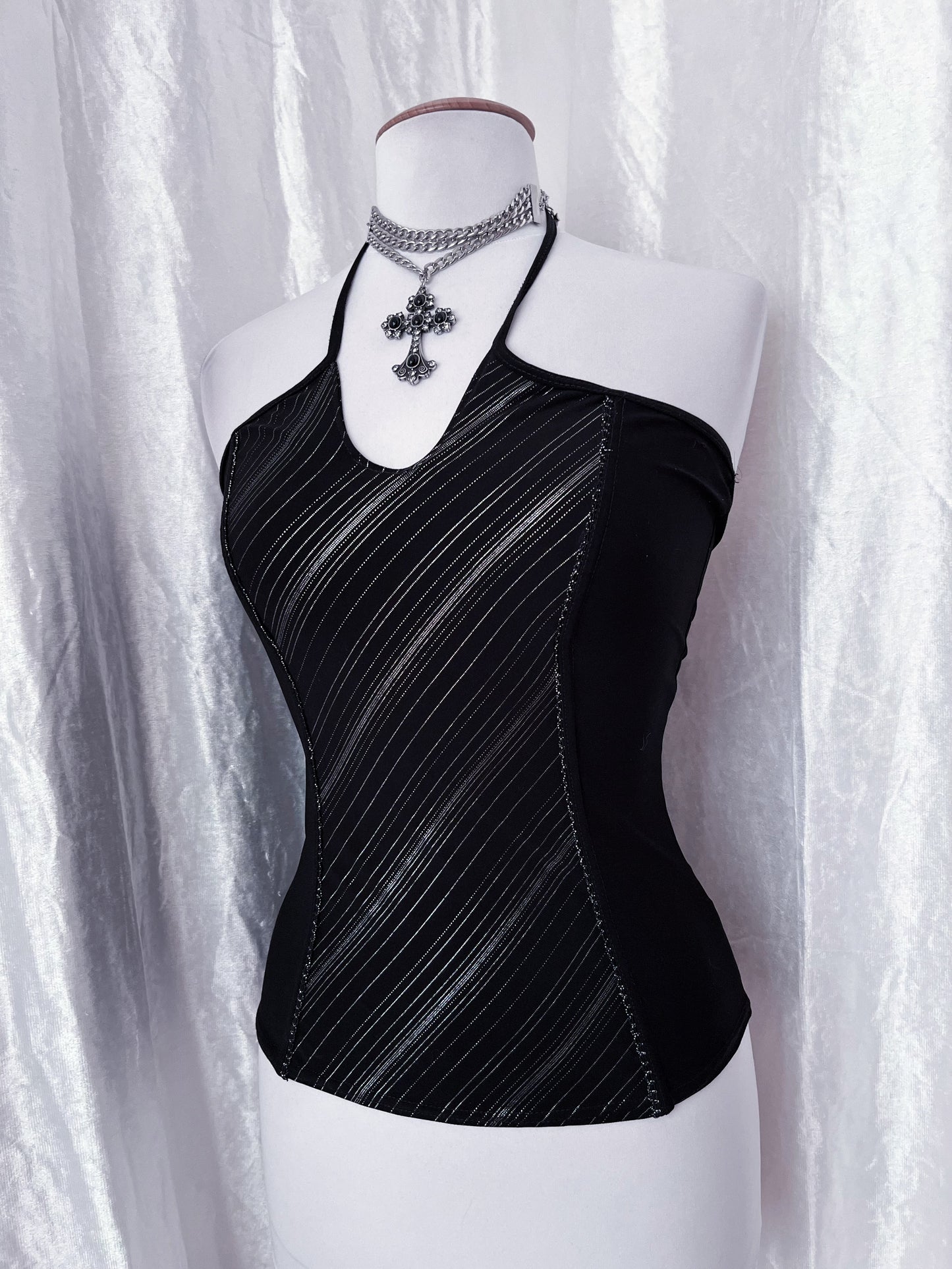 00’s halter top with lace-up back detail 🦇